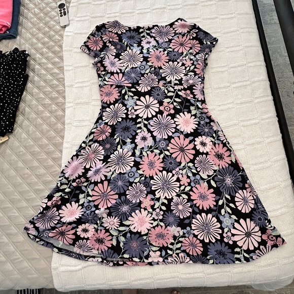 Spring time Dress - Picture 3 of 3